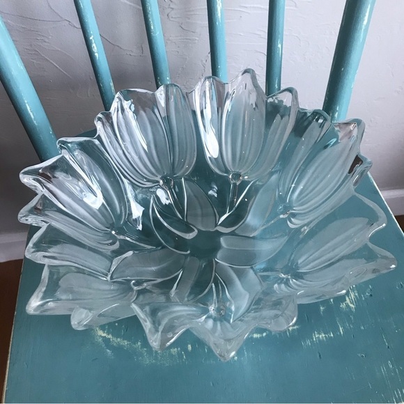 Mikasa TULIPS‎ SATIN 12" Frosted Crystal Hostess Bowl - Picture 10 of 13
